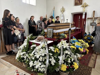 На Тернопільщині в останню дорогу провели захисника України Михайла Колодчука На Тернопільщині в останню дорогу провели захисника України Михайла Колодчука