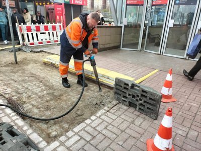 У Києві облаштовують безбар'єрний підхід до ЦНАПу Голосіївського району У Києві облаштовують безбар'єрний підхід до ЦНАПу Голосіївського району