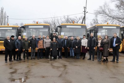 17 нових шкільних автобусів передали громадам Чернігівщини 17 нових шкільних автобусів передали громадам Чернігівщини