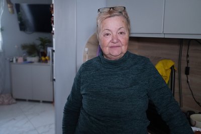 "Павербанки, ліхтарики — так і живемо". У селищі на Дніпропетровщині по шість годин щодня немає світла "Павербанки, ліхтарики — так і живемо". У селищі на Дніпропетровщині по шість годин щодня немає світла