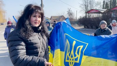 "Це та ж сама війна": на Прилуччині зустрічали Олександра Гуділіна, що приїхав до родичів після майже трьох років полону "Це та ж сама війна": на Прилуччині зустрічали Олександра Гуділіна, що приїхав до родичів після майже трьох років полону