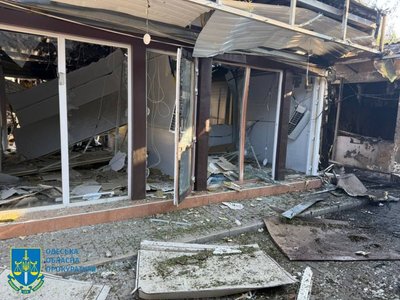 Зазнали руйнувань гуртожиток і радіоринок: наслідки нічної атаки БпЛА на Одесу й Одещину Зазнали руйнувань гуртожиток і радіоринок: наслідки нічної атаки БпЛА на Одесу й Одещину