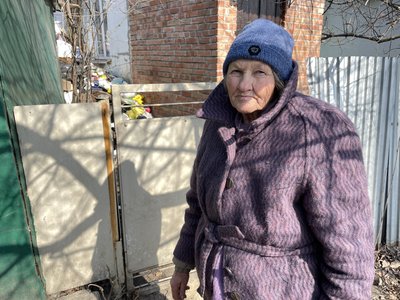 "Запах є, щури бігають": у Полтаві жінка знову назбирала гору сміття заввишки з будинок "Запах є, щури бігають": у Полтаві жінка знову назбирала гору сміття заввишки з будинок