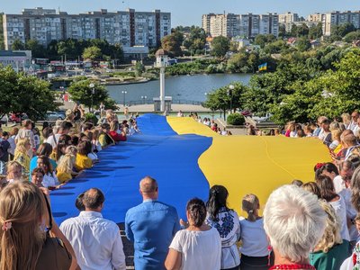 "Особливе відчуття єднання": Умані розгорнули 50-метровий прапор "Особливе відчуття єднання": Умані розгорнули 50-метровий прапор