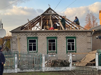 "Спочатку ракета, а хвилин за 15 — "шахед": місцеві розповіли про удар РФ по магазину в Самарівському районі "Спочатку ракета, а хвилин за 15 — "шахед": місцеві розповіли про удар РФ по магазину в Самарівському районі