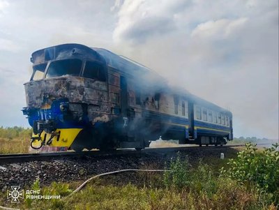 На Рівненщині загорівся потяг "Коростень-Олевськ-Сарни" На Рівненщині загорівся потяг "Коростень-Олевськ-Сарни"