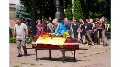 На Чернігівщині попрощалися з військовими
Євгенієм Гурбичем та Максимом Кушеваровим На Чернігівщині попрощалися з військовими
Євгенієм Гурбичем та Максимом Кушеваровим