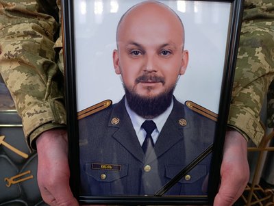 У Хмельницькому попрощалися з військовими Миколою Більчуком та Романом Кисілем У Хмельницькому попрощалися з військовими Миколою Більчуком та Романом Кисілем