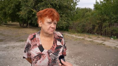 "На пам’ять я взяла світлину доньки": як жителі Донеччини рятуються від війни, що в 10 кілометрах від них "На пам’ять я взяла світлину доньки": як жителі Донеччини рятуються від війни, що в 10 кілометрах від них