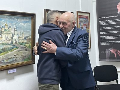 "Художник не малює для себе, він малює для глядача: відкрили виставку митця Віктора Гвоздинського у Рівному