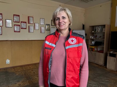 "Команда, що допомагає іншим": як у Бердичеві Червоний Хрест підтримує переселенців і навчає безпеки "Команда, що допомагає іншим": як у Бердичеві Червоний Хрест підтримує переселенців і навчає безпеки