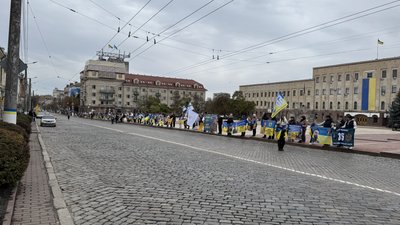 "Кожен день — це біль": у Кропивницькому відбулась акція на підтримку полонених та зниклих безвісти бійців "Кожен день — це біль": у Кропивницькому відбулась акція на підтримку полонених та зниклих безвісти бійців