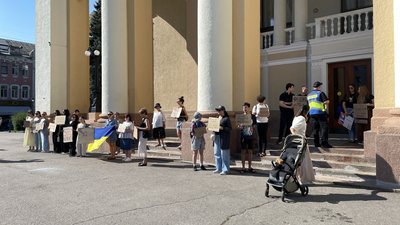 "Це – тупість і зрада України": як полтавці вийшли на підтримку Федорова "Це – тупість і зрада України": як полтавці вийшли на підтримку Федорова