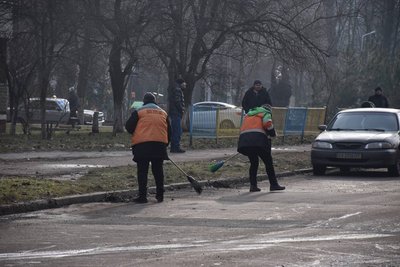 Комунальники ліквідовують наслідки обстрілу Краматорська 20 січня. Фото: Telegram/Краматорська міська рада Комунальники ліквідовують наслідки обстрілу Краматорська 20 січня. Фото: Telegram/Краматорська міська рада