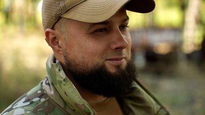 позивний "Москіт" військовослужбовець 15-ї бригади НГУ "Кара-даг" Олександр артилерія Покровський напрямок Донецька область 27 вересня 2024 рік позивний "Москіт" військовослужбовець 15-ї бригади НГУ "Кара-даг" Олександр артилерія Покровський напрямок Донецька область 27 вересня 2024 рік