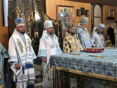 Урочисту службу в Свято-Покровському соборі Рівного очолює митрополит ПЦУ Епіфаній Урочисту службу в Свято-Покровському соборі Рівного очолює митрополит ПЦУ Епіфаній