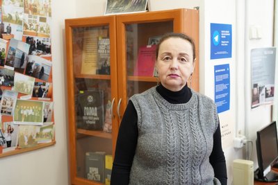 У центрі Дніпра на громадській зупинці мешкають двоє безхатьків. Чи є у місті прихисток для бездомних У центрі Дніпра на громадській зупинці мешкають двоє безхатьків. Чи є у місті прихисток для бездомних