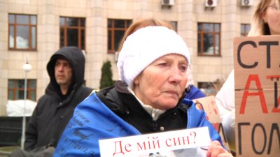"Полон вбиває!": у Житомирі відбулася акція на підтримку полонених і зниклих безвісти "Полон вбиває!": у Житомирі відбулася акція на підтримку полонених і зниклих безвісти