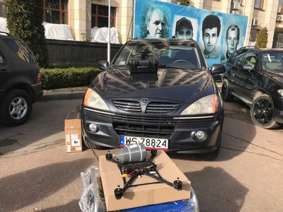 У Житомирі військовим передали дрони, генератори та автомобілі від благодійників У Житомирі військовим передали дрони, генератори та автомобілі від благодійників