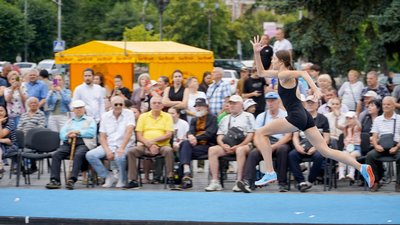 У Бердичеві на турнірі "Меморіал Віталія Лонського" змагалися стрибуни та стрибунки з різних областей України У Бердичеві на турнірі "Меморіал Віталія Лонського" змагалися стрибуни та стрибунки з різних областей України