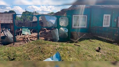 Пошкоджені житлові будинки та вбиті собаки: росіяни атакували Семенівку на прикордонні Чернігівщини Пошкоджені житлові будинки та вбиті собаки: росіяни атакували Семенівку на прикордонні Чернігівщини