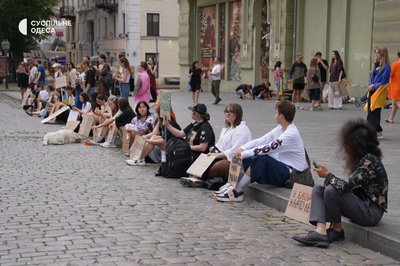 "Ми маємо змінювати систему": в Одесі п'ятий день поспіль проходить акція на підтримку Федорова "Ми маємо змінювати систему": в Одесі п'ятий день поспіль проходить акція на підтримку Федорова
