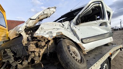 На Волині автомобіль потрапив під електропоїзд: травмувалися двоє дорослих і дитина На Волині автомобіль потрапив під електропоїзд: травмувалися двоє дорослих і дитина