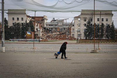 Під щоденними атаками РФ: як змінився Херсон за роки повномасштабної війни Під щоденними атаками РФ: як змінився Херсон за роки повномасштабної війни