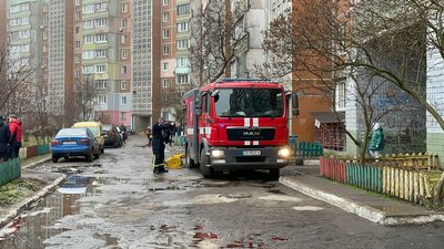 У Черкасах уламки "шахеда" влучили в балкон багатоповерхівки