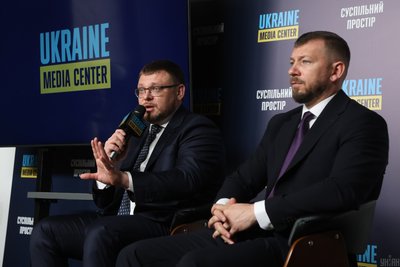 Голова НАБУ Семен Кривонос (ліворуч) та керівник САП Олександр Клименко під час презентації звіту про результати діяльності антикорупційних органів Голова НАБУ Семен Кривонос (ліворуч) та керівник САП Олександр Клименко під час презентації звіту про результати діяльності антикорупційних органів