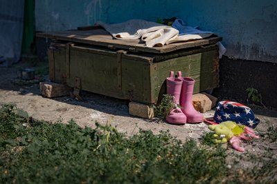 "Мамо, коли ми поїдемо додому?". Історія родини переселенців з окупованого лівобережжя Херсонщини "Мамо, коли ми поїдемо додому?". Історія родини переселенців з окупованого лівобережжя Херсонщини
