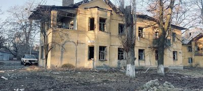 Закриття вікон, ремонти й обстеження: скільки витрачають на ліквідацію наслідків російських обстрілів на Донеччині Закриття вікон, ремонти й обстеження: скільки витрачають на ліквідацію наслідків російських обстрілів на Донеччині