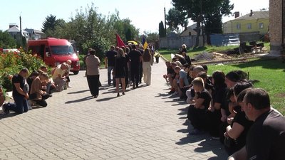 Повернувся з війни в закритій домовині: у Хмельницькому попрощалися зі штурмовиком Вадимом Шушварем Повернувся з війни в закритій домовині: у Хмельницькому попрощалися зі штурмовиком Вадимом Шушварем