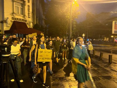 У Дніпрі проходить мітинг проти законопроєкту №12414, який фактично ліквідує незалежність НАБУ та САП У Дніпрі проходить мітинг проти законопроєкту №12414, який фактично ліквідує незалежність НАБУ та САП