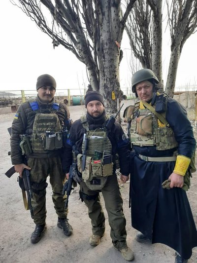 Хрестив бійців під обстрілами: історія священника, який обороняв Маріуполь та потрапив у полон Хрестив бійців під обстрілами: історія священника, який обороняв Маріуполь та потрапив у полон