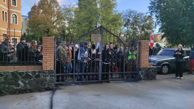 УПЦ чи ПЦУ: біля черкаського храму виникла бійка УПЦ чи ПЦУ: біля черкаського храму виникла бійка