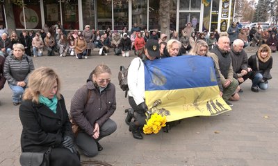 Єдиний син у батьків: у Луцьку попрощалися з 30-річним солдатом Владиславом Драганчуком Єдиний син у батьків: у Луцьку попрощалися з 30-річним солдатом Владиславом Драганчуком