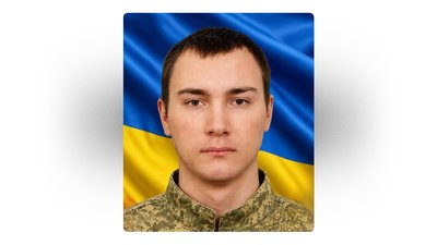 На Чернігівщині поховали трьох військових: Ігоря Єрмоленка, Максима Криндача та Василя Єрмака На Чернігівщині поховали трьох військових: Ігоря Єрмоленка, Максима Криндача та Василя Єрмака