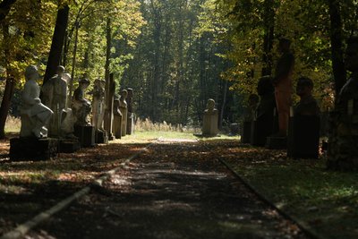 На Сумщині зберігають демонтовані радянські пам’ятники. Розповідаємо їх історії На Сумщині зберігають демонтовані радянські пам’ятники. Розповідаємо їх історії