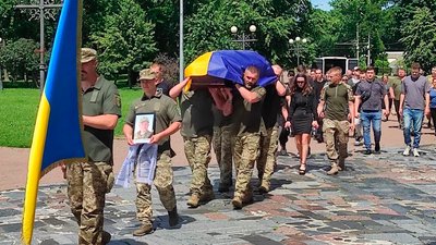 На Чернігівщині попрощалися з військовим ЗСУ Вячеславом Антипенком На Чернігівщині попрощалися з військовим ЗСУ Вячеславом Антипенком