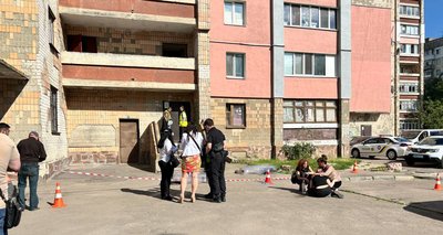 В Житомирі загинули двоє людей, на місці працюють правоохоронці В Житомирі загинули двоє людей, на місці працюють правоохоронці