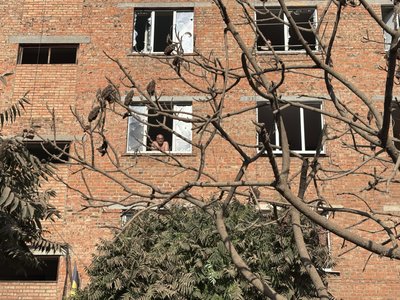 «Прокинувся - на мені стеля лежить». Мешканці Сум про наслідки обстрілу КАБами «Прокинувся - на мені стеля лежить». Мешканці Сум про наслідки обстрілу КАБами
