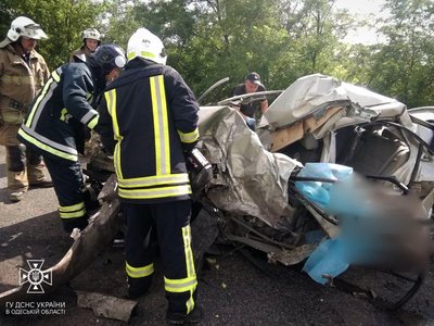 На Одещині зіштовхнулися легковик і маршрутка На Одещині зіштовхнулися легковик і маршрутка