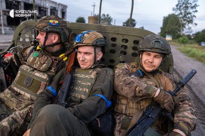 військові бригади "Хартія" повертаються з позицій в тил на Харківщині, червень 2024 року військові бригади "Хартія" повертаються з позицій в тил на Харківщині, червень 2024 року