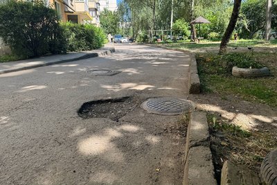 Стан міжбудинкового проїзду на вулиці Героїв Майдану, 103Г у Чернівцях