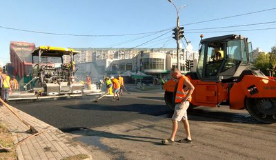 На одній із вулиць у Черкасах завершують капітальний ремонт дороги, який тривав три роки На одній із вулиць у Черкасах завершують капітальний ремонт дороги, який тривав три роки