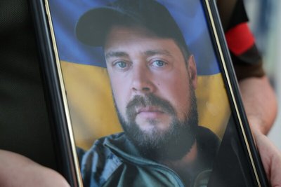 У Луцькій громаді попрощалися з 33-річним військовослужбовцем Ігорем Лавришиним У Луцькій громаді попрощалися з 33-річним військовослужбовцем Ігорем Лавришиним