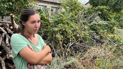 Евакуація примусова евакуація родини діти люди жителька Іллінівки Олена прифронтове село Іллінівка Іллінівська громада Донецька область 10 вересня 2024 рік Евакуація примусова евакуація родини діти люди жителька Іллінівки Олена прифронтове село Іллінівка Іллінівська громада Донецька область 10 вересня 2024 рік