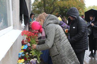 На Одещині відкрили меморіальну дошку на честь загиблого військового Олексія Вєхова На Одещині відкрили меморіальну дошку на честь загиблого військового Олексія Вєхова