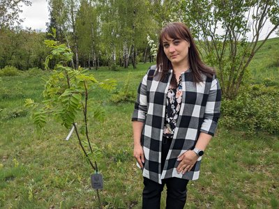 У Житомирі в пам'ять про загиблих військових висадили 22 дерева біля Монументу слави У Житомирі в пам'ять про загиблих військових висадили 22 дерева біля Монументу слави